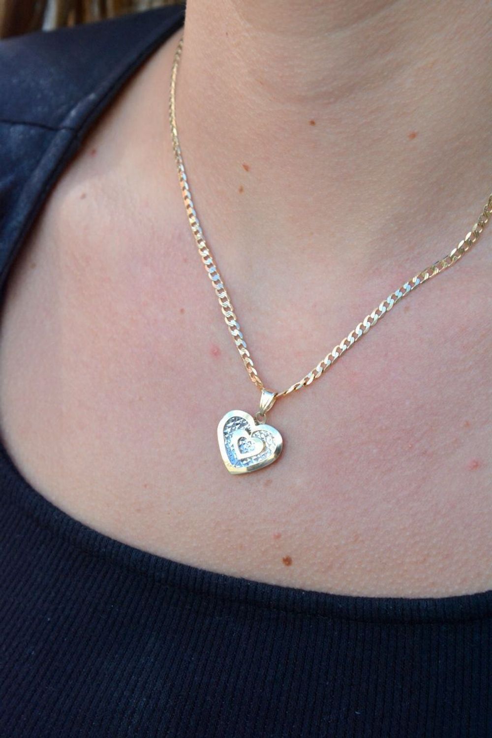 Złota zawieszka błyszczące serce próba 333 ZA 4216 333. . Piękna złota zawieszka w kształcie serca to śliczny dodatek, który odmieni każdą stylizację. Na prezent.jpg